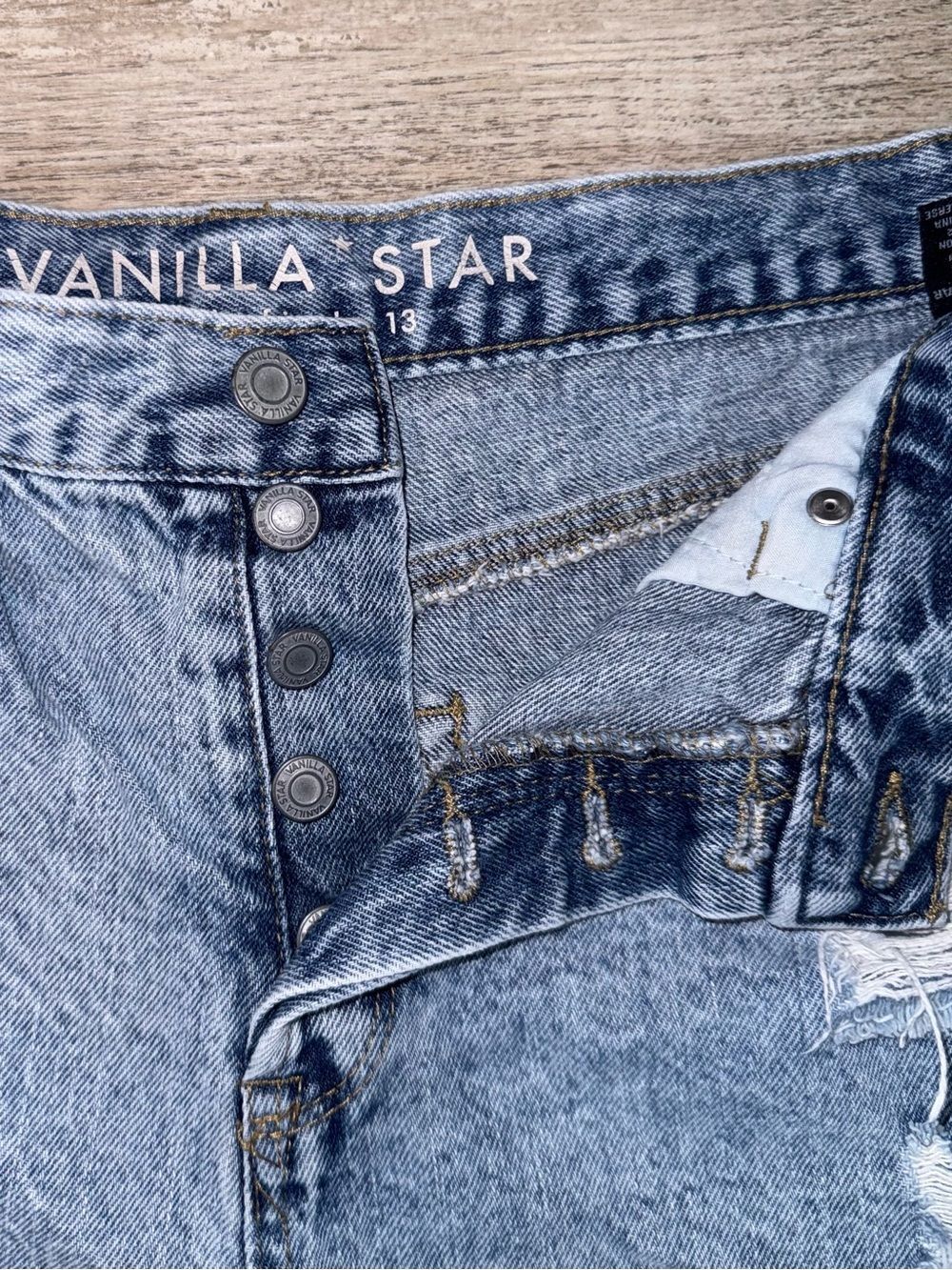 90s Boyfriend Distressed Denim Shorts Light Wash Frayed Raw Hem Festival Size 13 - Picture 5 of 12